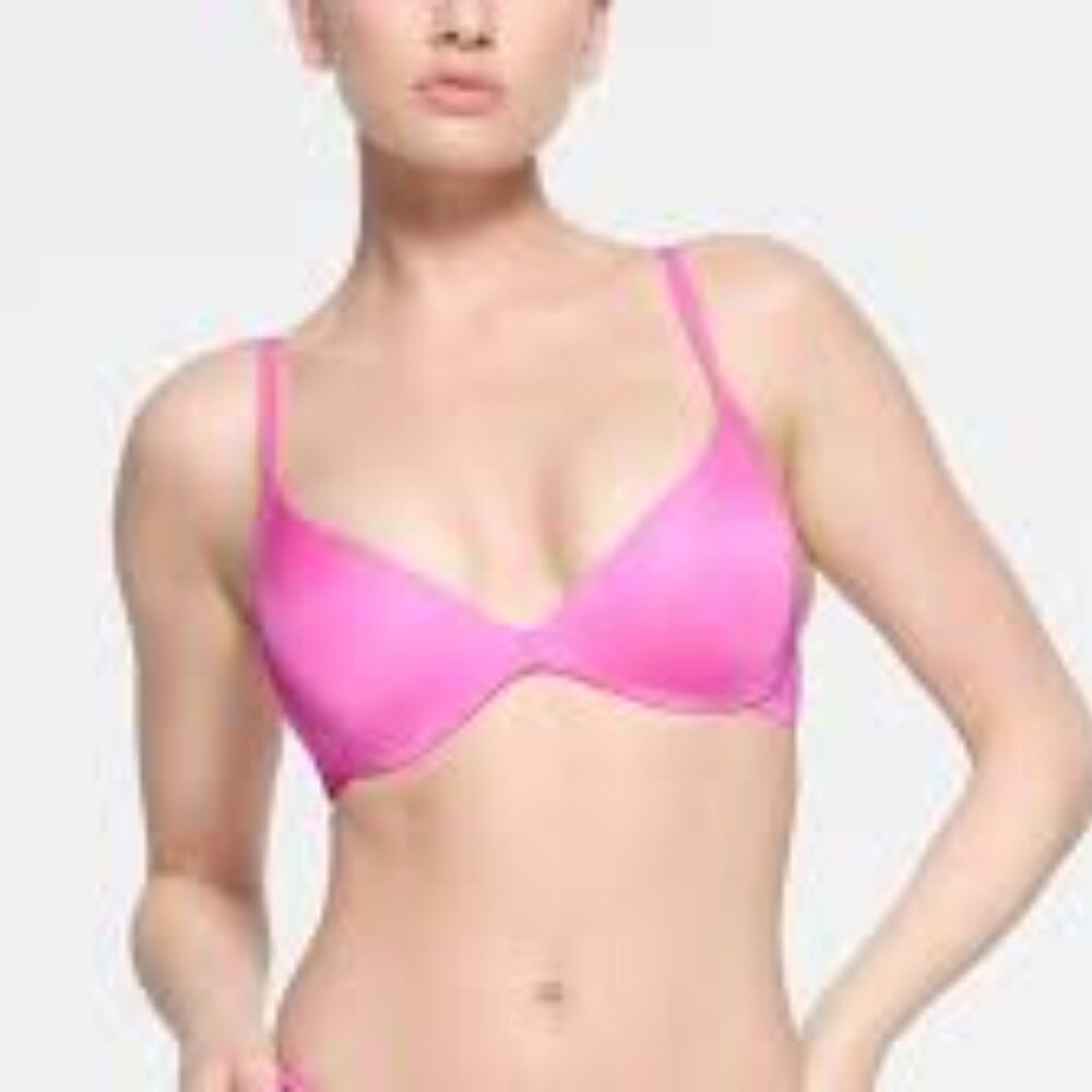 SKIMS Wireless Form Push Up Bra- Rare Limited Edition Color Neon Orchid